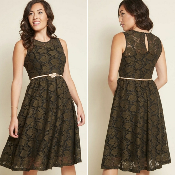 Modcloth Dresses & Skirts - Voodoo Vixen Expression of Elegance Lace Dress